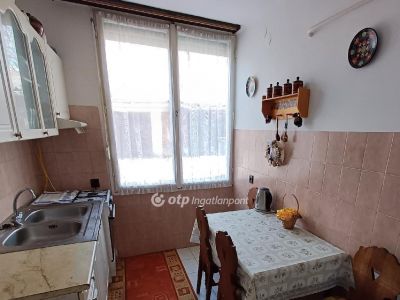 Eladó lakás Csongrád
