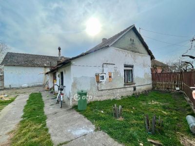 Eladó családi ház Csongrád
