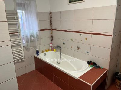 Eladó családi ház Jászberény