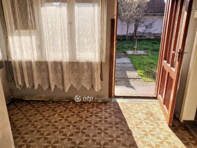 Eladó családi ház Cegléd