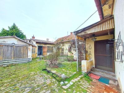 Eladó családi ház Cegléd