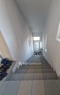 Eladó családi ház Cegléd