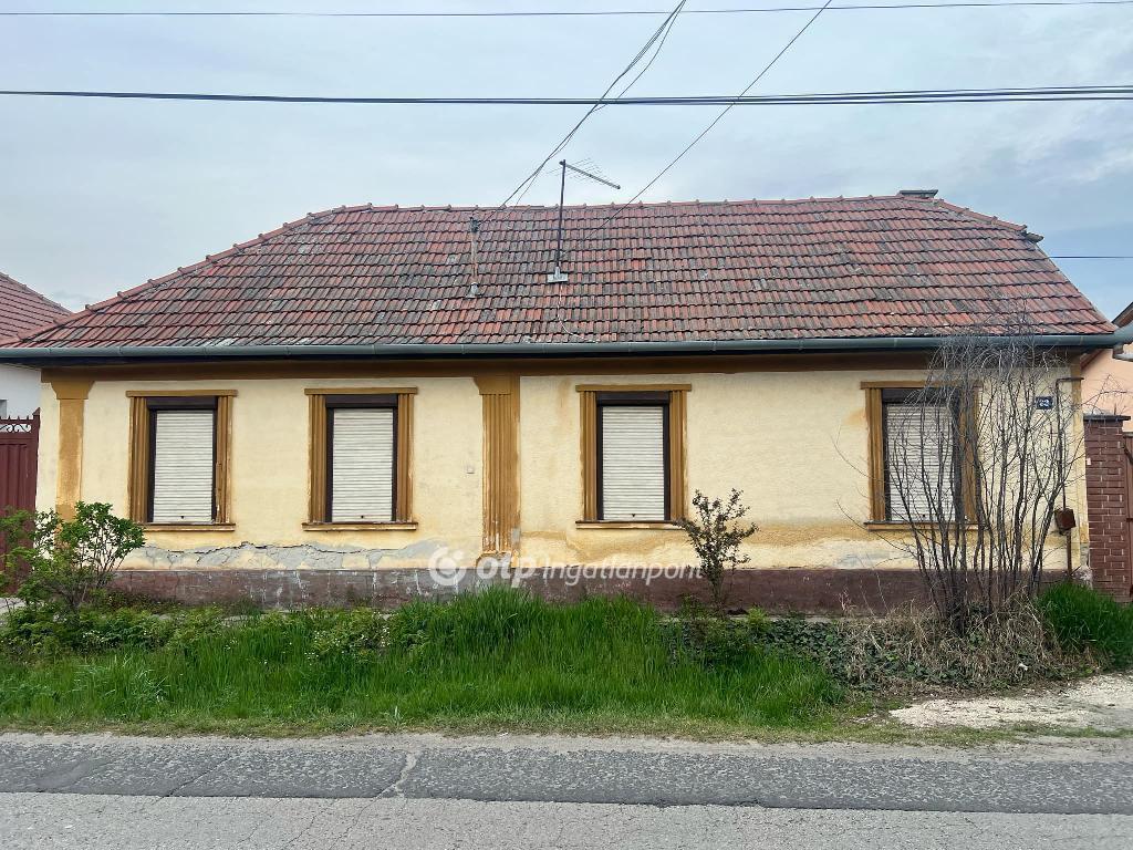 Eladó családi ház Cegléd