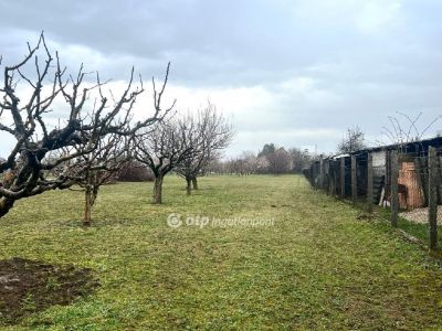 Eladó lakóövezeti telek Győrújbarát