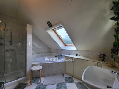 Eladó családi ház Budakeszi