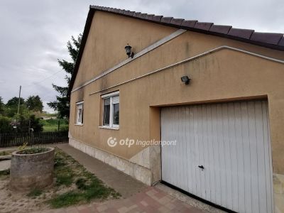 Eladó családi ház Hajdúsámson