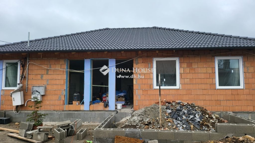 Eladó családi ház Érd