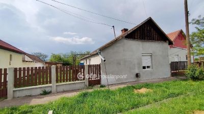 Eladó családi ház Karcag