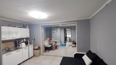 Eladó családi ház Karcag