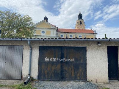 Eladó egyedi garázs Zalaegerszeg