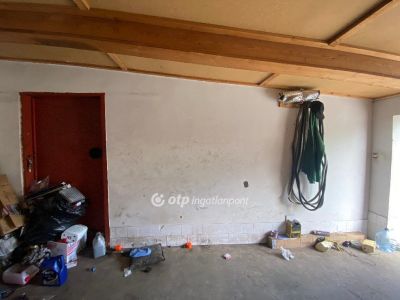Eladó egyedi garázs Zalaegerszeg