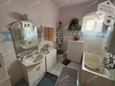 Eladó családi ház Szank