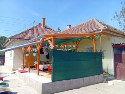 Eladó családi ház Tura