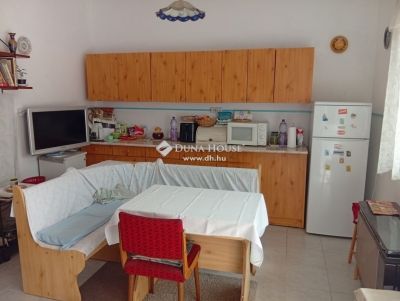Eladó családi ház Tura