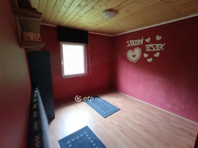 Eladó családi ház Adony