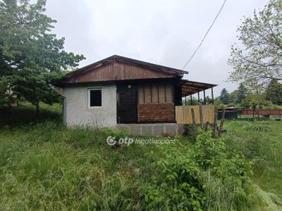 Eladó családi ház Adony