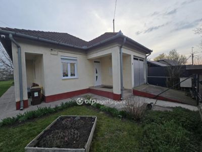 Eladó családi ház Kaba
