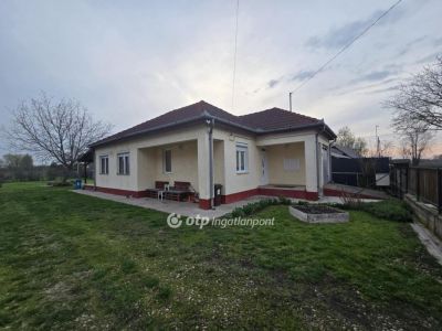 Eladó családi ház Kaba