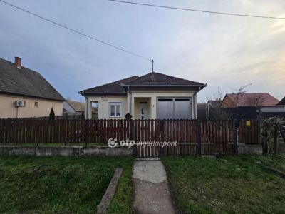 Eladó családi ház Kaba