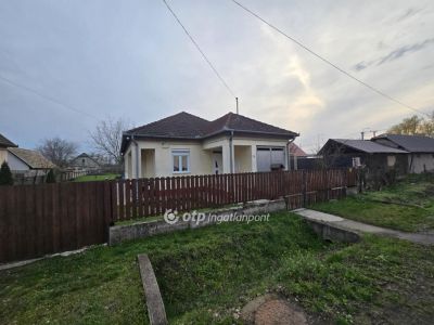 Eladó családi ház Kaba