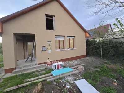 Eladó családi ház Kaba