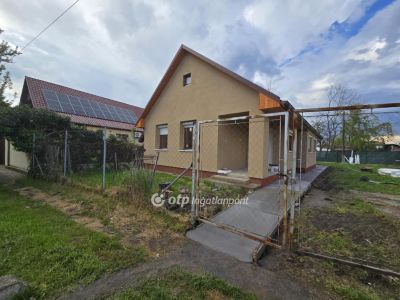 Eladó családi ház Kaba