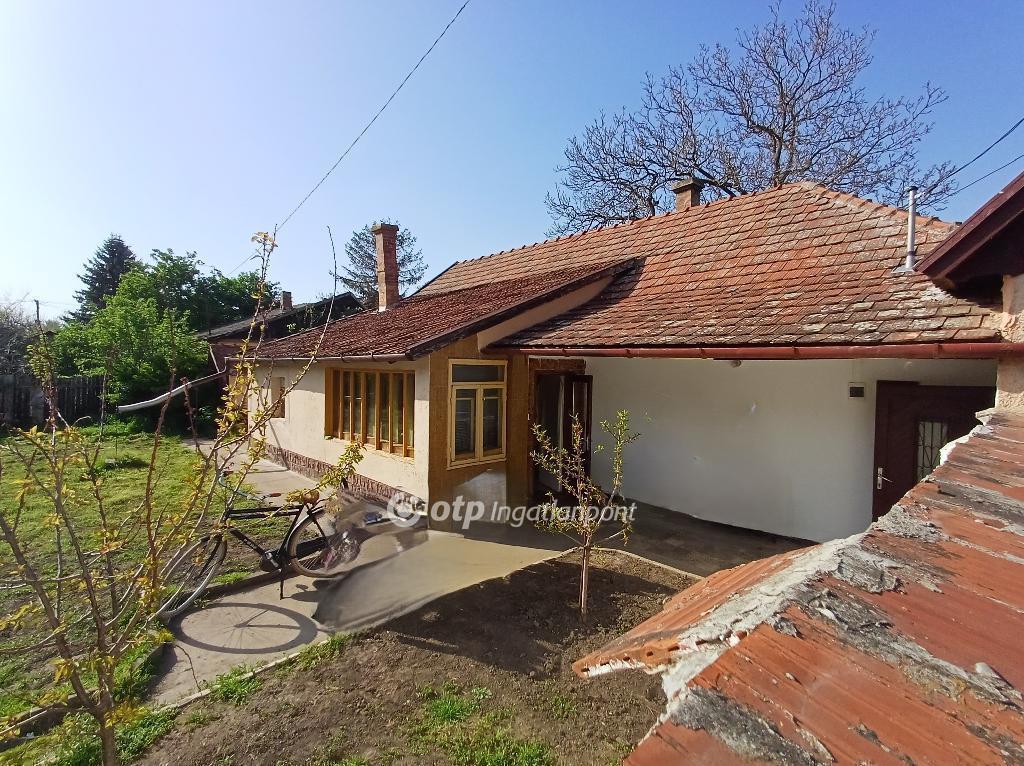 Eladó családi ház Csongrád
