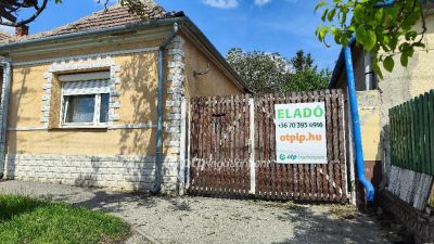 Eladó családi ház Devecser
