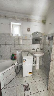 Eladó családi ház Devecser
