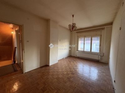 Eladó családi ház Budapest