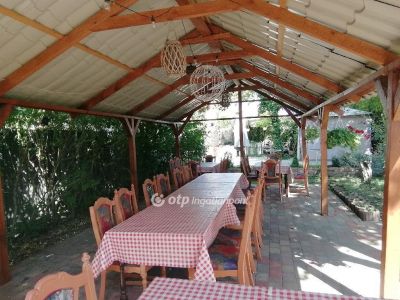 Eladó étterem, vendéglő Újszász
