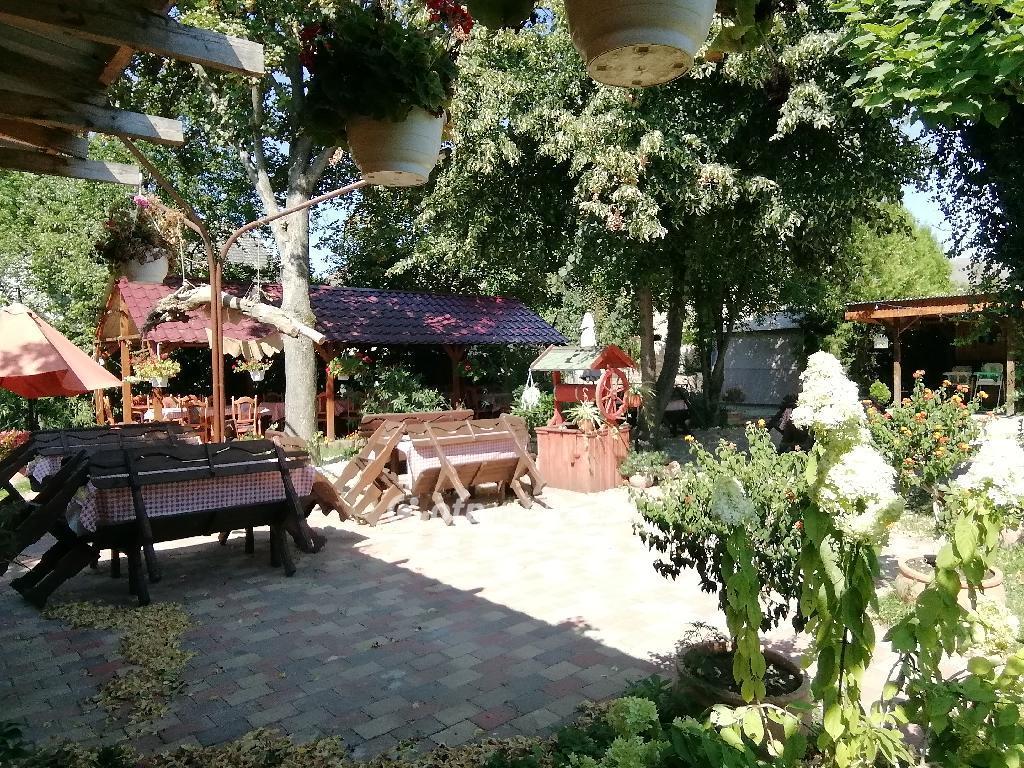 Eladó étterem, vendéglő Újszász