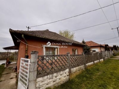 Eladó családi ház Dány