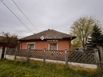Eladó családi ház Dány