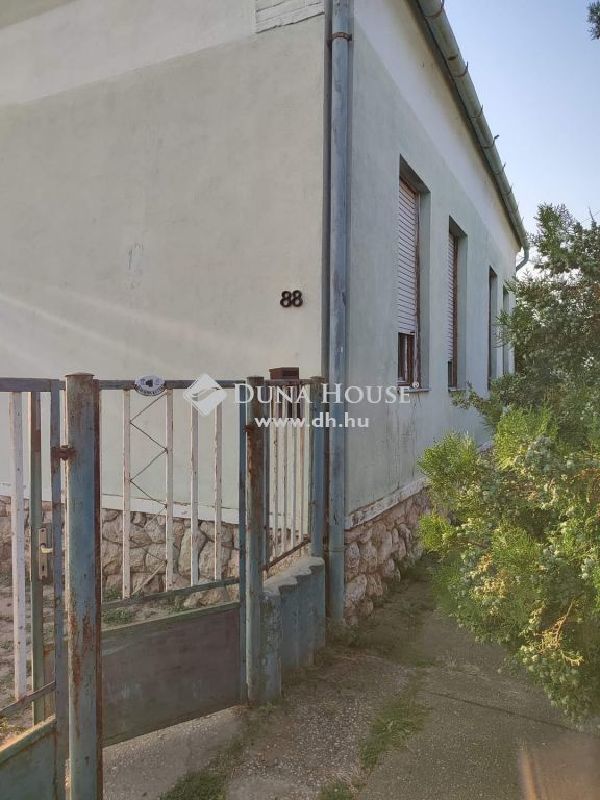 Eladó családi ház Téseny