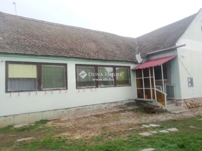 Eladó családi ház Téseny