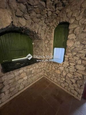 Eladó üzlethelység udvarban Nyíregyháza