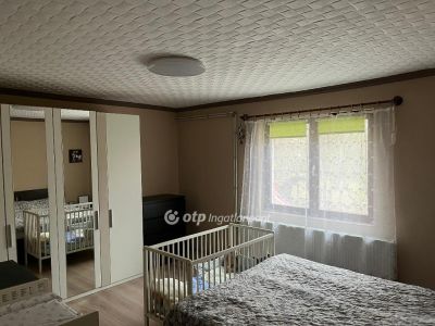 Eladó családi ház Dömsöd
