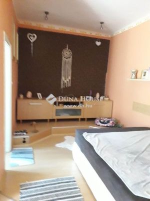 Eladó lakás Komló