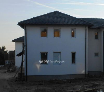 Eladó családi ház Százhalombatta