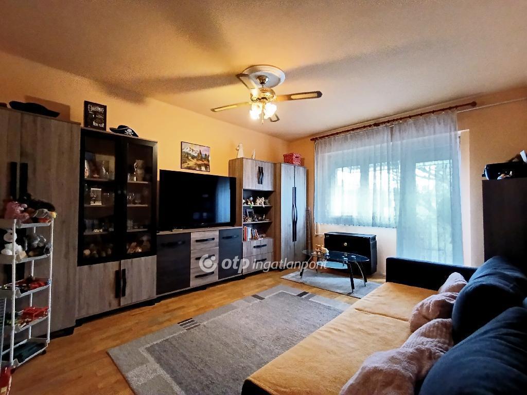 Eladó lakás Szolnok