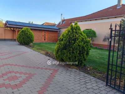 Eladó családi ház Hatvan