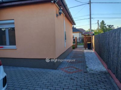 Eladó családi ház Hatvan