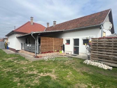 Eladó családi ház Cegléd