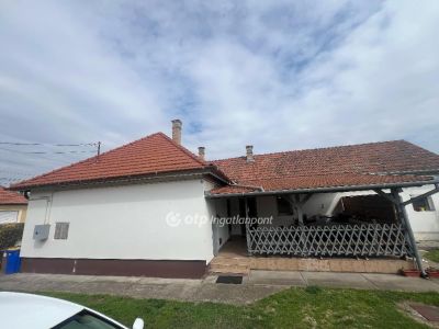 Eladó családi ház Cegléd