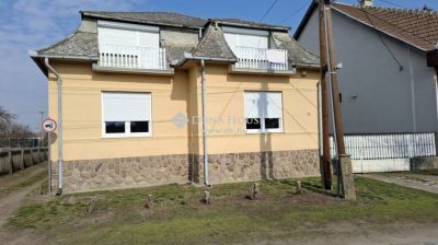 Eladó családi ház Bag