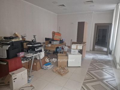 Eladó utcai bejáratú üzlethelység Budapest