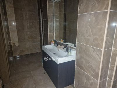 Eladó utcai bejáratú üzlethelység Budapest