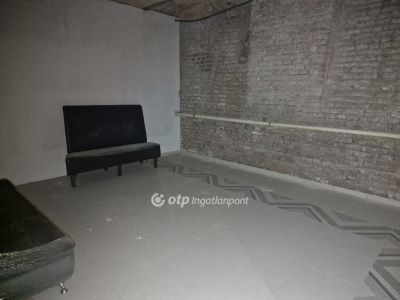 Eladó utcai bejáratú üzlethelység Budapest