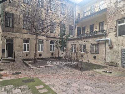 Eladó utcai bejáratú üzlethelység Budapest